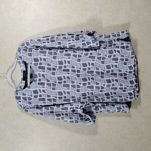 04172 Ali Miles black & white 3/4 tabbed sleeve blouse 1X NWT